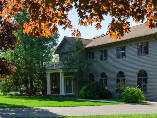11 Baker Ln, Suffern, NY, 10901-2401 | Card Image