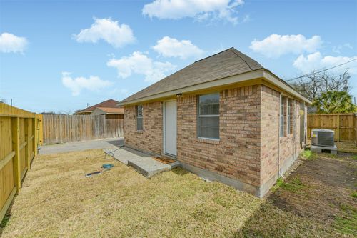 102 1/2 Avenue D, South Houston, TX, 77587-4143 | Card Image