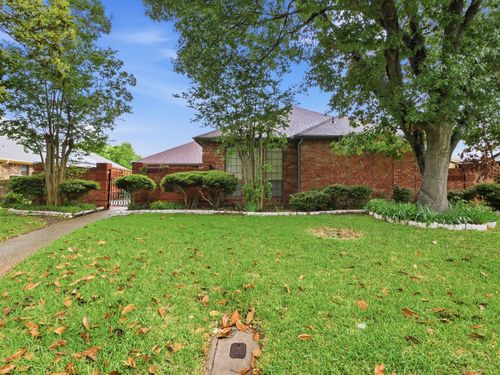 10211 Shadow Way, Dallas, TX, 75243-5047 | Card Image