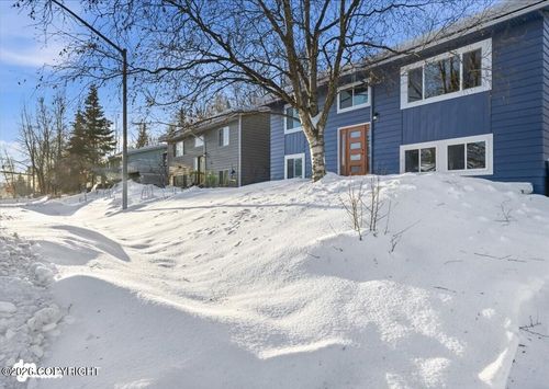 1560 Beaver Pl, Anchorage, AK, 99504-2517 | Card Image