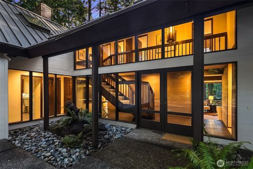 9027 Se 50th St, Mercer Island, WA, 98040-4744 | Card Image