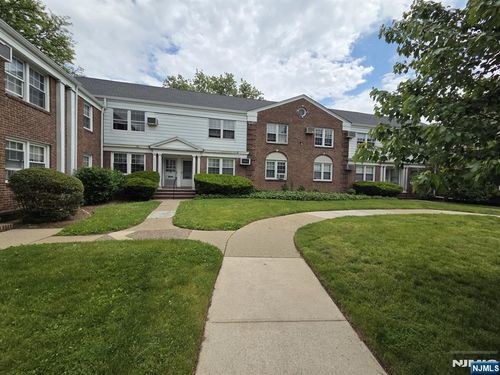 18a-18A Elmwood Ct, Elmwood Park, NJ, 07407-1727 | Card Image