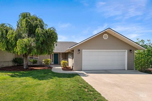 824 15th Ave, Lewiston, ID, 83501-3722 | Card Image