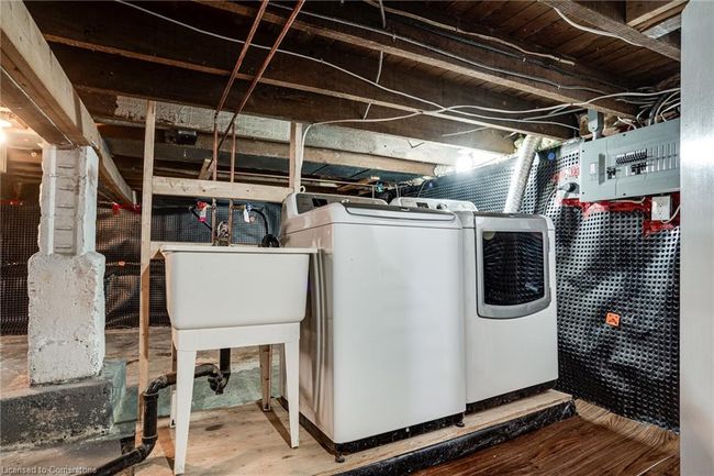 77 E 24 Th St, House other with 2 bedrooms, 1 bathrooms and 1 parking in Hamilton ON | Image 18