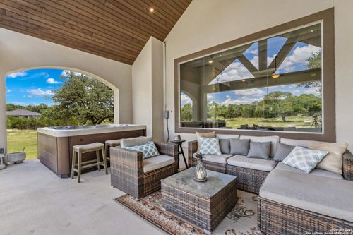 2319 Cascada Pkwy, Spring Branch, TX, 78070-5527 | Card Image