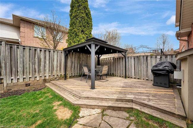 61 Valridge Dr, Townhouse with 3 bedrooms, 3 bathrooms and 3 parking in Ancaster ON | Image 25