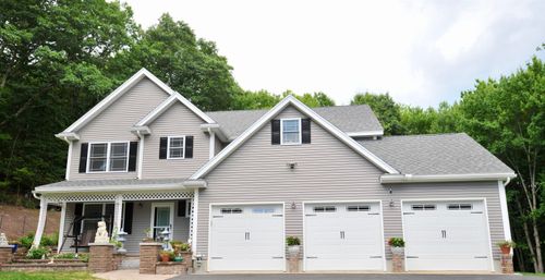 79 New Boston Rd, Bedford, NH, 03110-5203 | Card Image