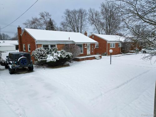 6690 Deering St, Garden City, MI, 48135-2292 | Card Image