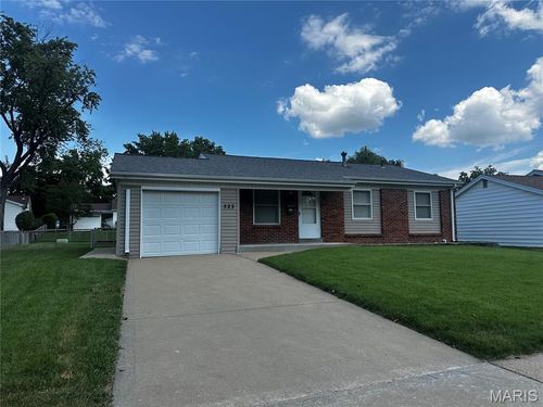 523 Foxtrail Dr, Hazelwood, MO, 63042-1432 | Card Image