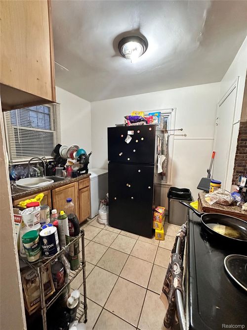 15754 Meyers Rd, Detroit, MI, 48227-4051 | Card Image