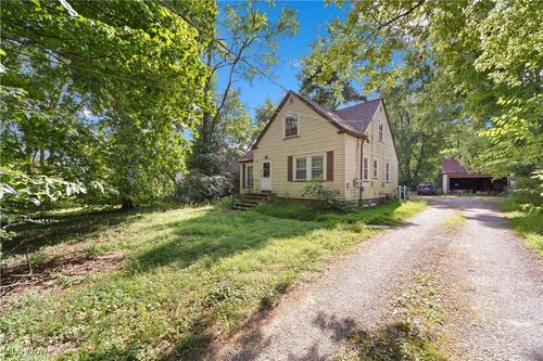 7030 Columbia Rd, Olmsted Twp, OH, 44138-1528 | Card Image