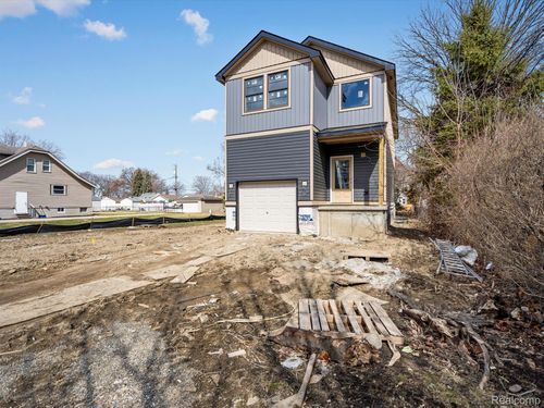 8475 Stout Ave, Warren, MI, 48093-4469 | Card Image