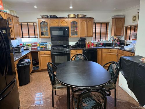 11715 200th St, Saint Albans, NY, 11412-3520 | Card Image