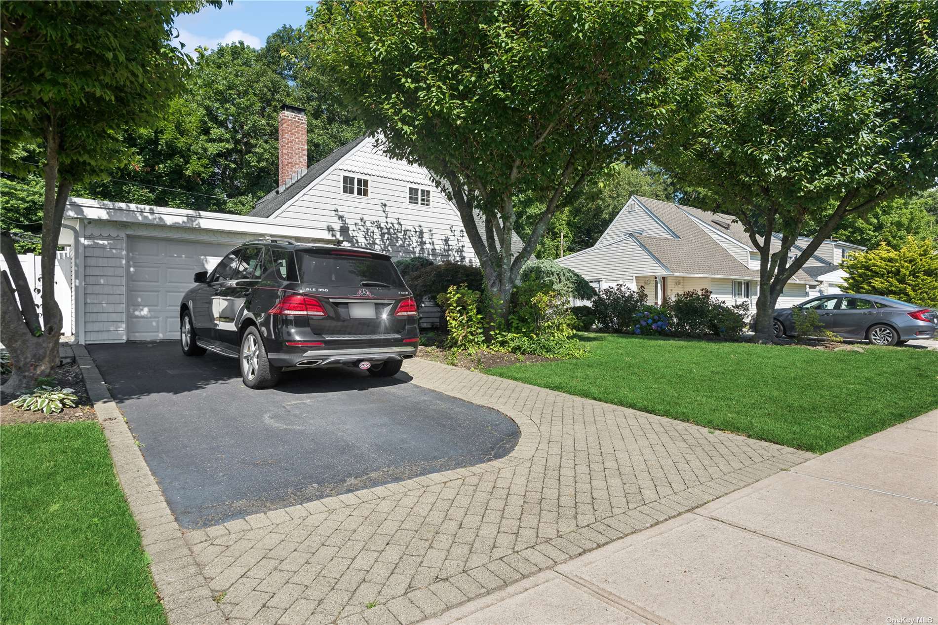Greenbelt Ln, Levittown, NY 11756