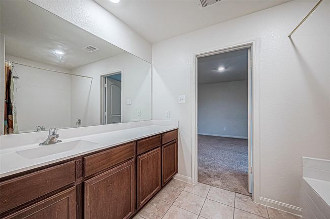 9915 Garnet Grove Dr, House other with 4 bedrooms, 2 bathrooms and 2 parking in Iowa Colony TX | Image 28