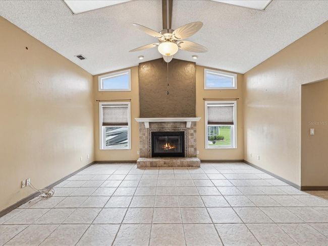 Family Room | Image 18