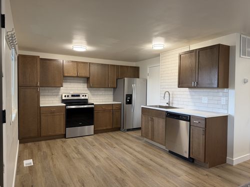 895 E Arrowhead Ln, Murray, UT, 84107-5236 | Card Image