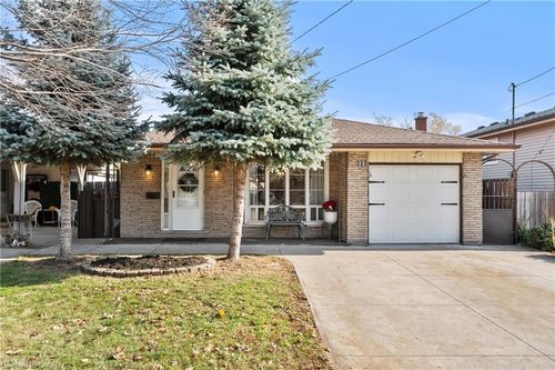 215 Berkindale Dr, Hamilton, ON, L8E2R6 | Card Image