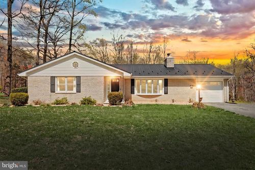 381 Mill St, FAWN GROVE, PA, 17321-9651 | Card Image