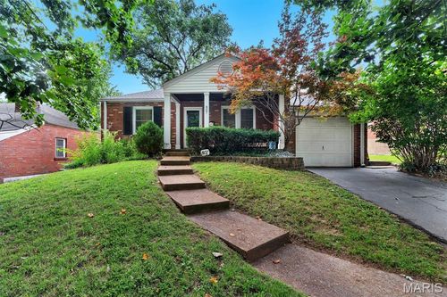 807 Blossom Ln, Saint Louis, MO, 63119-1211 | Card Image