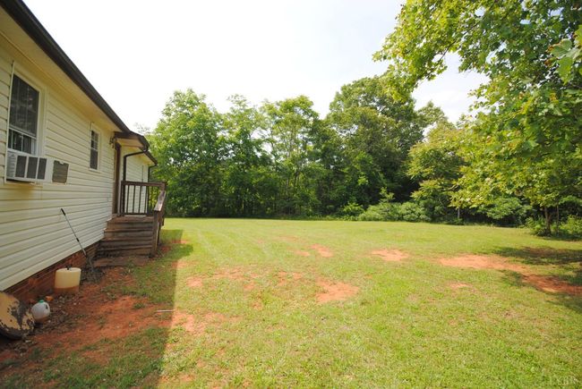1114 Golden Leaf Rd, House other with 3 bedrooms, 2 bathrooms and null parking in Nathalie VA | Image 4