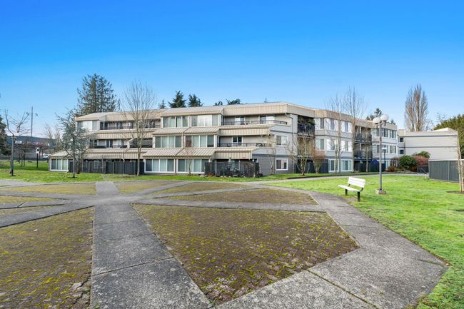 301 - 9632 120 A Street, Condo with 2 bedrooms, 1 bathrooms and 1 parking in Surrey BC | Image 2