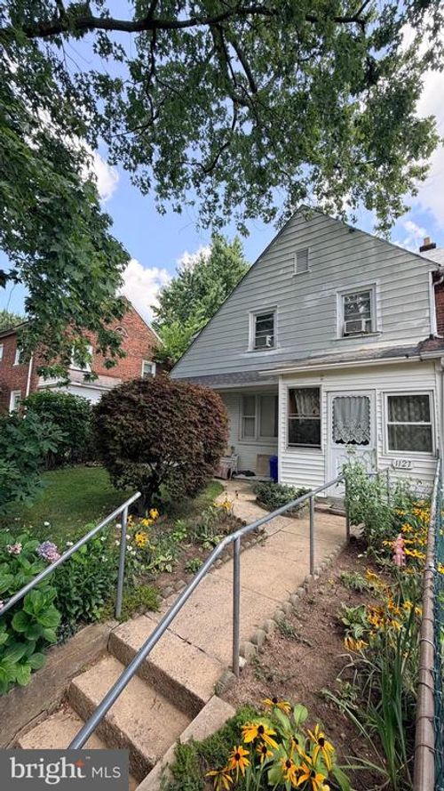 1127 Keystone Rd, CHESTER, PA, 19013-1624 | Card Image