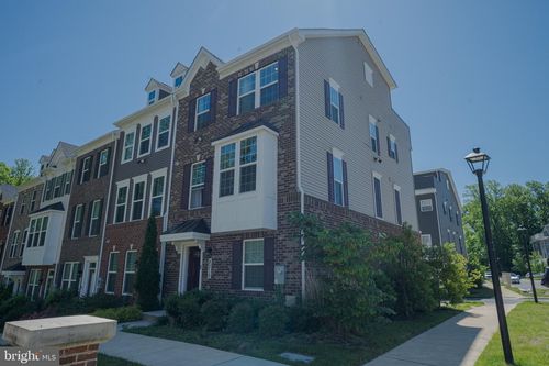 8210 Goldstone Ct, HYATTSVILLE, MD, 20785-4882 | Card Image