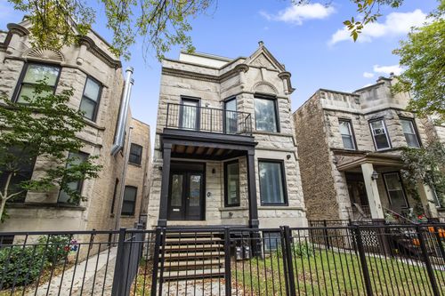 1230 W Newport Ave, Chicago, IL, 60657-1422 | Card Image