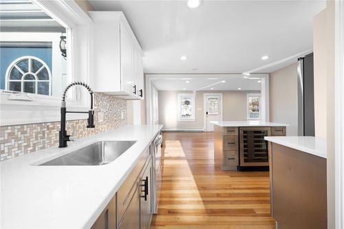 94 Kay St, Cumberland, RI, 02864-2312 | Card Image