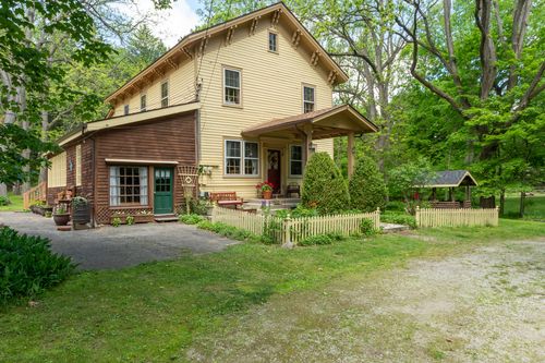 8425 Parshallville Rd, Fenton, MI, 48430-9211 | Card Image