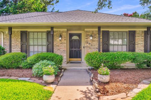 902 Dunbarton Dr, Richardson, TX, 75081-5212 | Card Image
