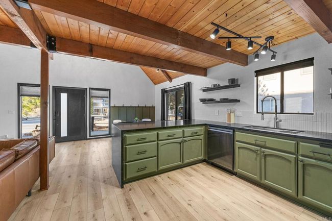 41605 Swan Dr, House other with 3 bedrooms, 2 bathrooms and 2 parking in Big Bear Lake CA | Image 6
