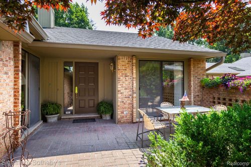 2-709 Arbor Ct, Bloomfield Hills, MI, 48304-2801 | Card Image