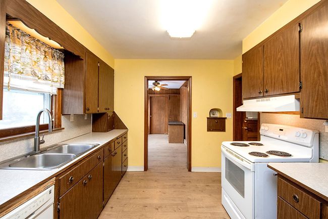 803 Park St S, House other with 2 bedrooms, 2 bathrooms and null parking in Fairfax MN | Image 8