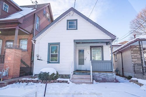 {{alt}} | Card Image