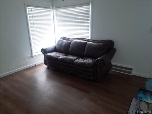 13360 Jobin St, Southgate, MI, 48195-3600 | Card Image