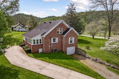 2776 Jennings Creek Hwy, Home with 3 bedrooms, 2 bathrooms and null parking in Whitleyville TN | Image 3