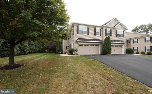 94 New Village Greene Dr, HONEY BROOK, PA, 19344-8609 | Card Image