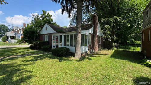 16616 Blackstone St, Detroit, MI, 48219-3862 | Card Image