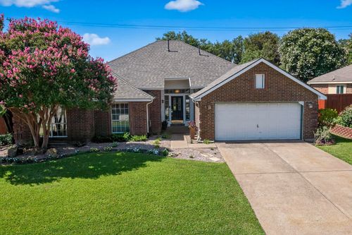 2705 Willowood Dr, Grapevine, TX, 76051-6081 | Card Image