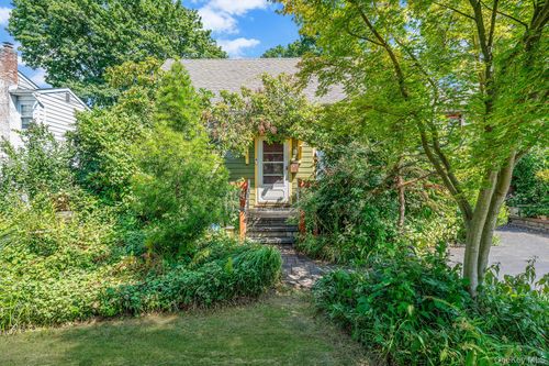 24 E 15th St, Huntingtn Sta, NY, 11746-2426 | Card Image