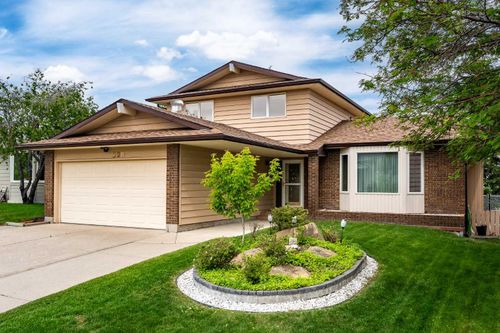 228 Norfolk Road Nw, Calgary, AB, T2K5P7 | Card Image