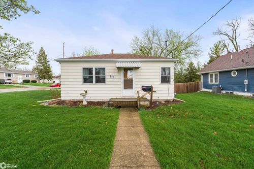 840 C Avenue, Nevada, IA, 50201 | Card Image