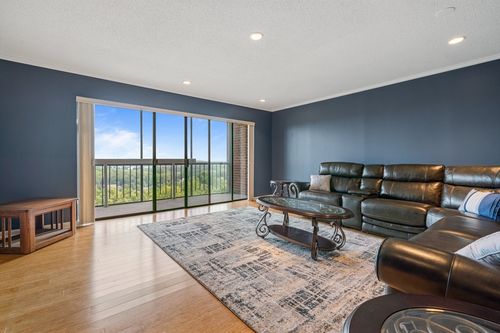 apt-68-3 Summit Dr, Reading, MA, 01867-4049 | Card Image
