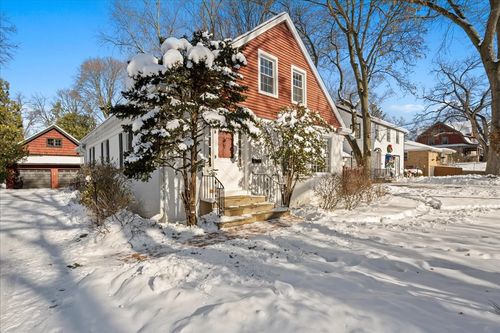 124 W Crystal Lake Ave, CRYSTAL LAKE, IL, 60014-5927 | Card Image