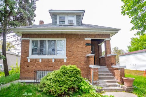 9226 S Ellis Ave, Chicago, IL, 60619-7825 | Card Image
