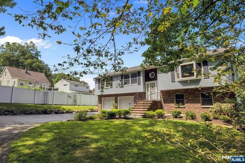 16 Argus St, Butler, NJ, 07405-1518 | Card Image