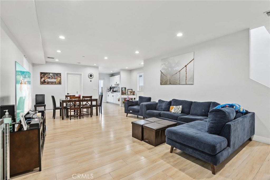 Residential Income in Huntington Park 3