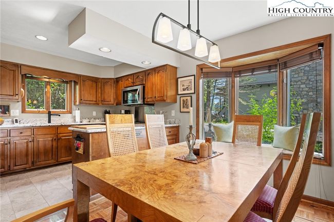 Bay window in dining area. | Image 15